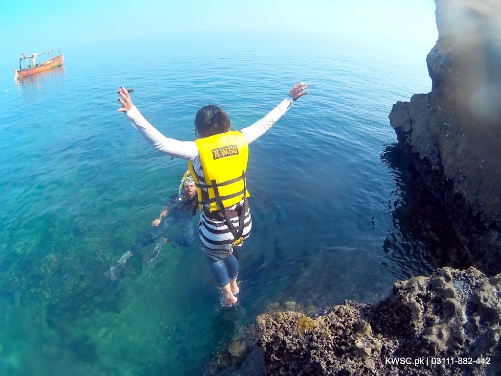 Cliff Jumping at Charna Island Cliff Diving at Churna Island